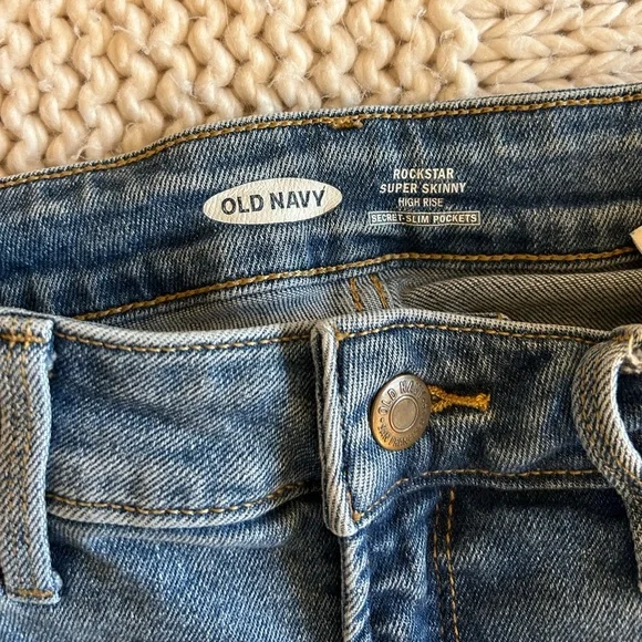 Old Navy Rockstar Super Skinny High Rise Jeans - Picture 4 of 5